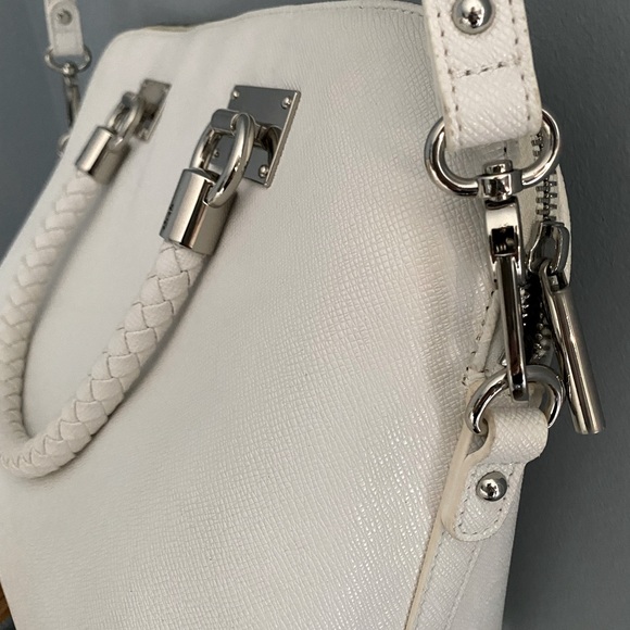 Chic, clean white handbag by LUI-JO - with detachable straps and dustbag. - Picture 4 of 7